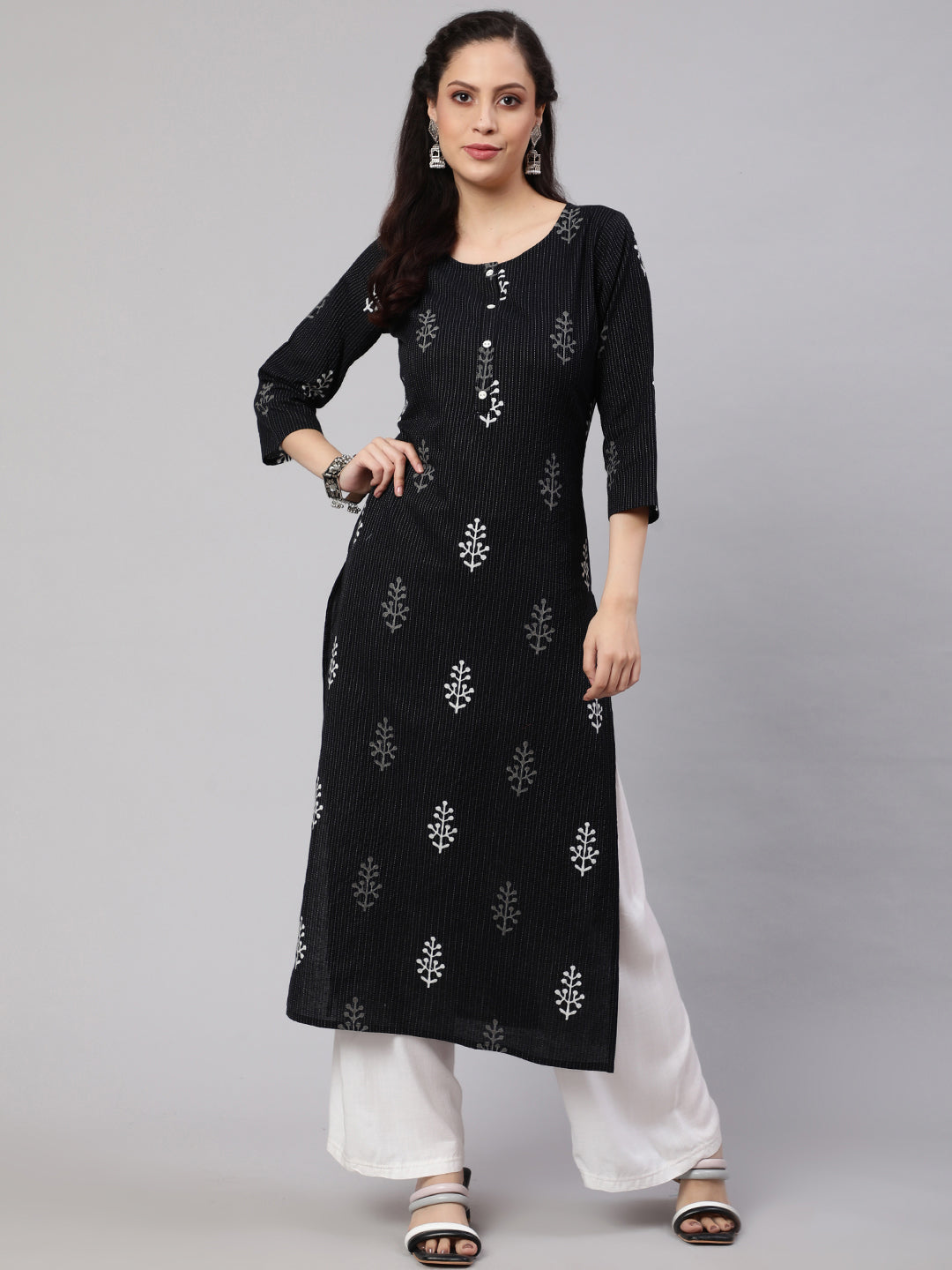 Women Black Printed straight Kurta With three quarter sleeves