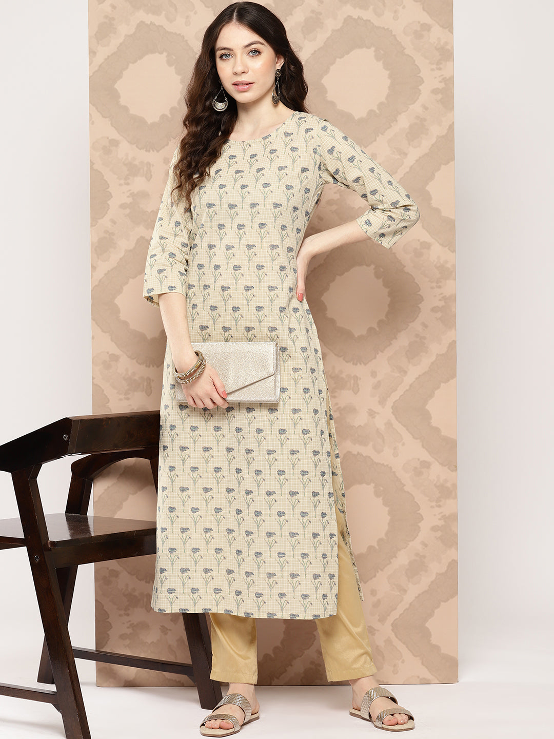 Women Cream Printed Straight Kurta With Three Quarter Sleeves