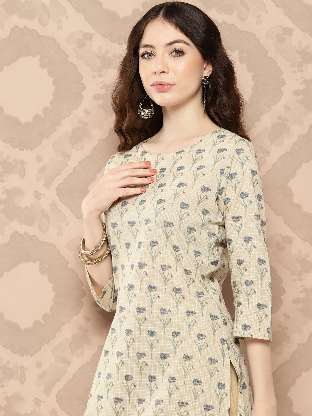 Women Cream Printed Straight Kurta With Three Quarter Sleeves
