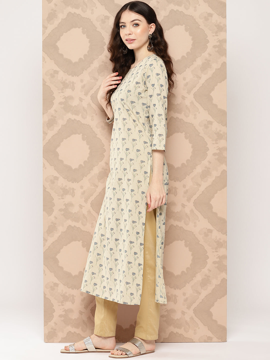 Women Cream Printed Straight Kurta With Three Quarter Sleeves