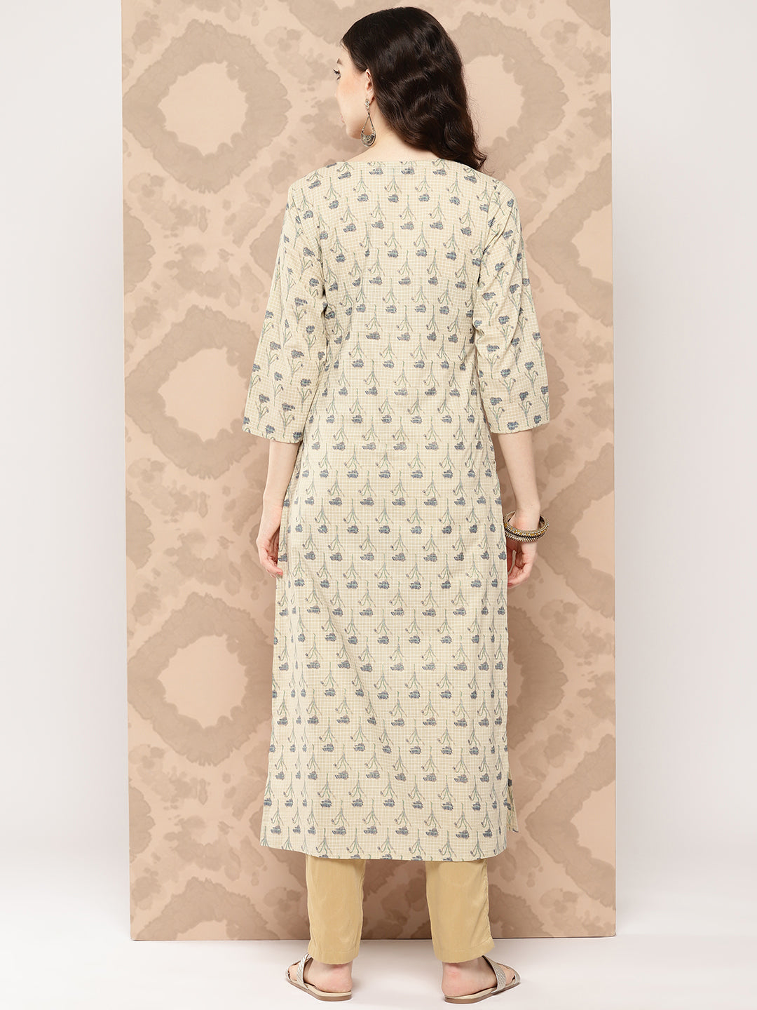 Women Cream Printed Straight Kurta With Three Quarter Sleeves