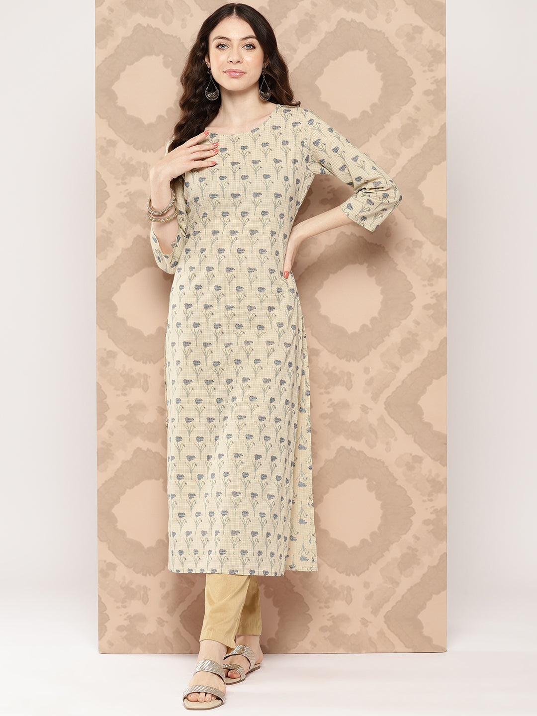 Women Cream Printed Straight Kurta With Three Quarter Sleeves