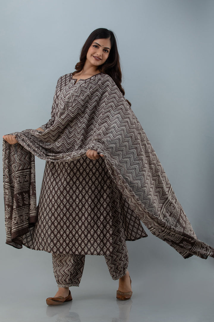 Printed Straight Calf Lenth 3/4 Sleeves Round Neck Cotton Kurta Set