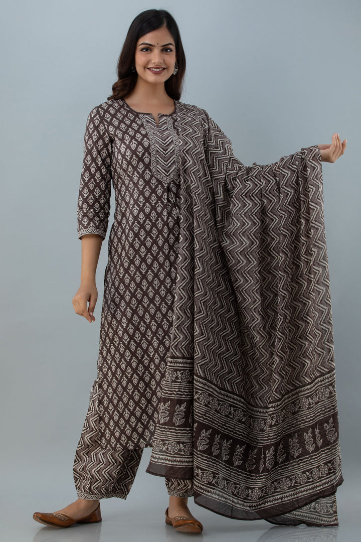 Printed Straight Calf Lenth 3/4 Sleeves Round Neck Cotton Kurta Set