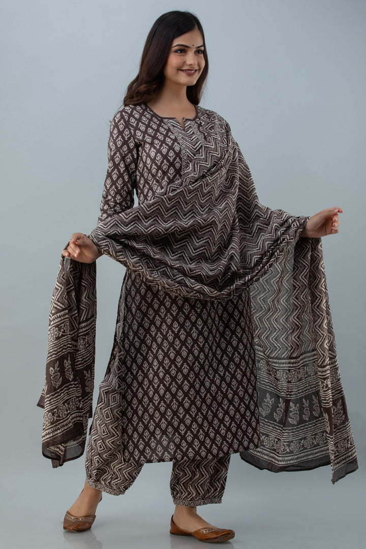 Printed Straight Calf Lenth 3/4 Sleeves Round Neck Cotton Kurta Set