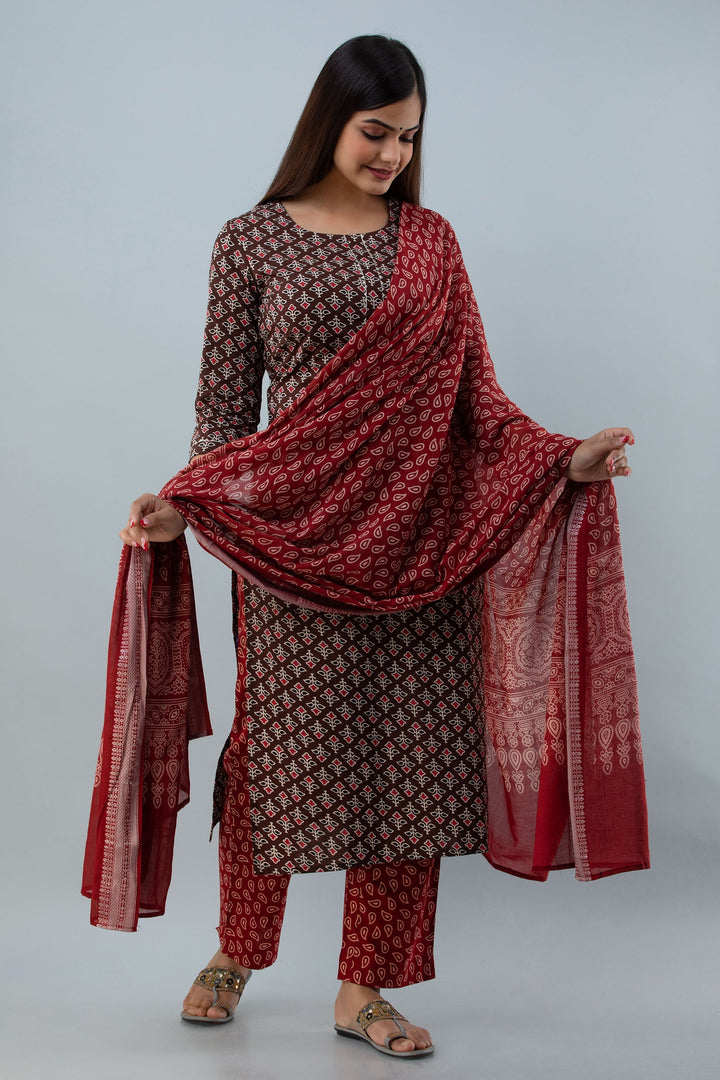 Cotton Calf Length Printed  Straight 3/4 Sleeves Round Neck Kurta Set