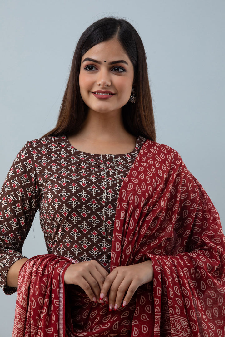 Cotton Calf Length Printed  Straight 3/4 Sleeves Round Neck Kurta Set