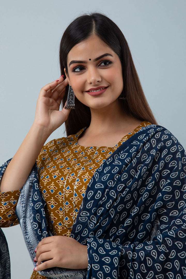 Cotton Calf Length Printed  Straight 3/4 Sleeves Round Neck Kurta Set