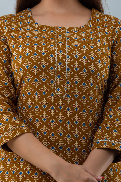 Cotton Calf Length Printed  Straight 3/4 Sleeves Round Neck Kurta Set