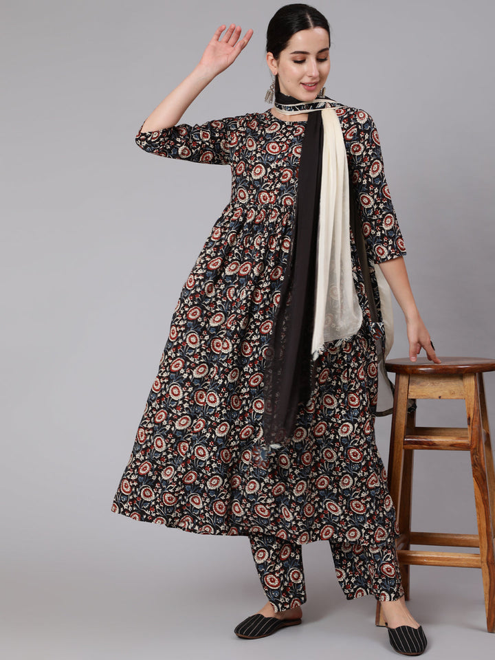 Cotton Calf Length Printed Flared 3/4 Sleeve Round Neck Kurta Set