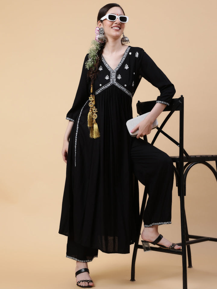 Rayon  Calf Length Solid Flared 3/4 Sleeves V-Neck Kurta Bottom Set