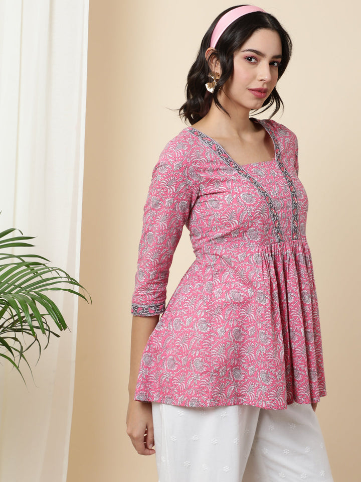 Cotton  Short Length Length Printed  3/4 Sleeve Square  Top