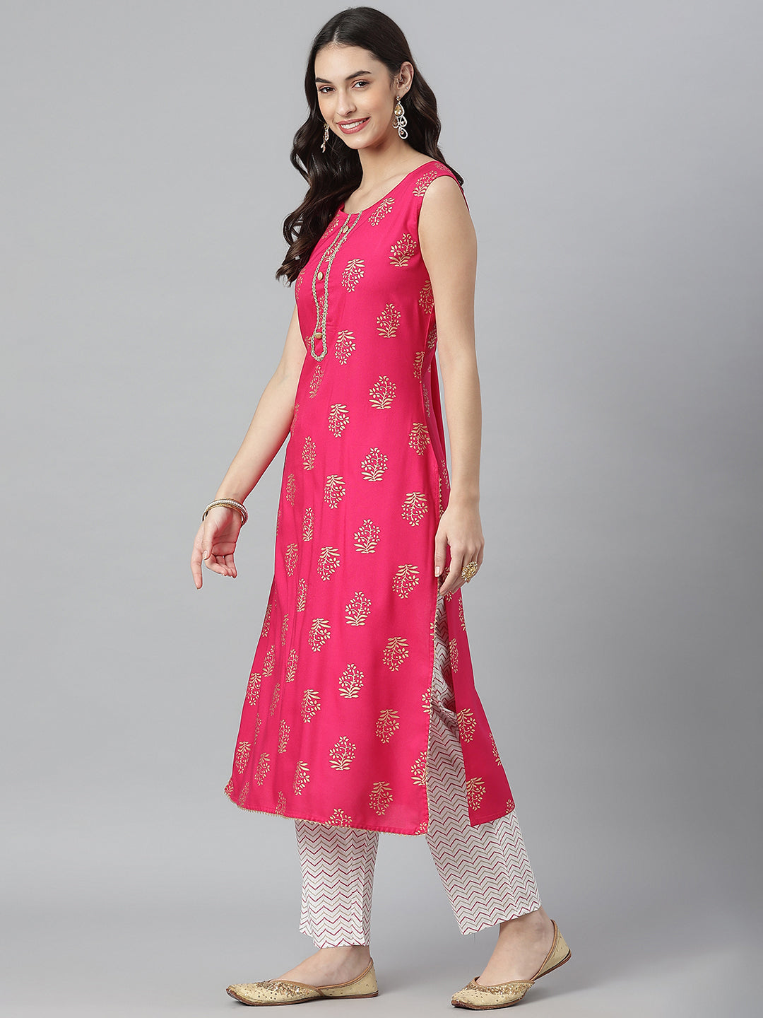 Ethnic Motif Printed Rayon Sleeveless Kurta Pant Set