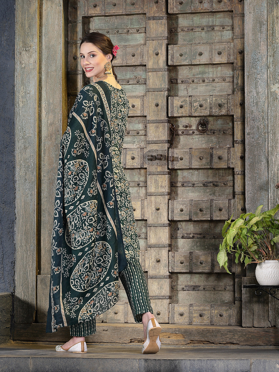 Floral Printed Cotton Blend Straight Kurta Pant Dupatta Set
