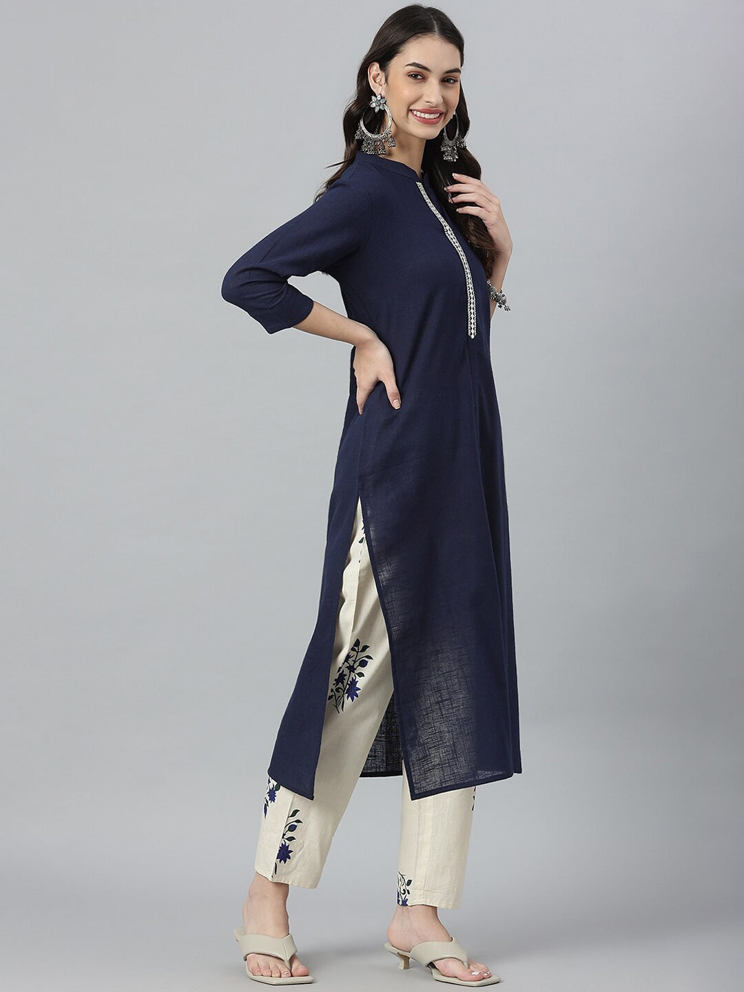Solid Mirror Embroidered Cotton Slub Straight Kurta