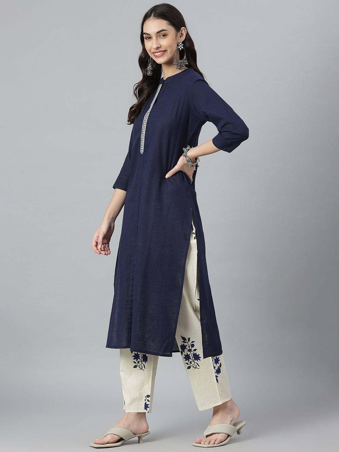 Solid Mirror Embroidered Cotton Slub Straight Kurta