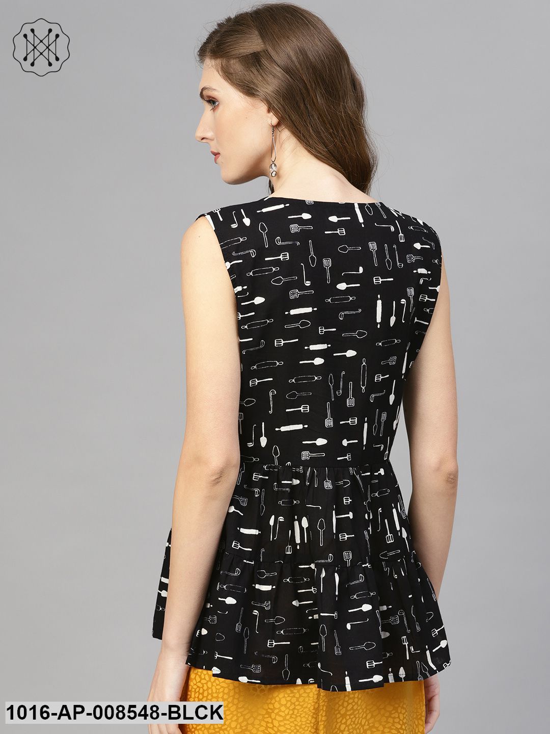 Black & White Printed Sleeveless Top With Round Neck