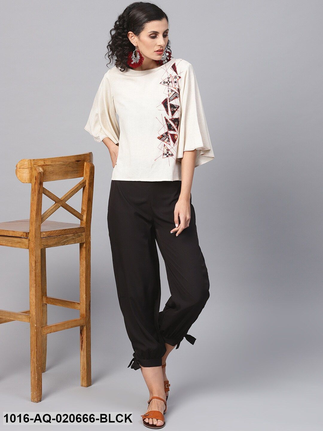 Black Solid Loose Fit Cropped Regular Trousers