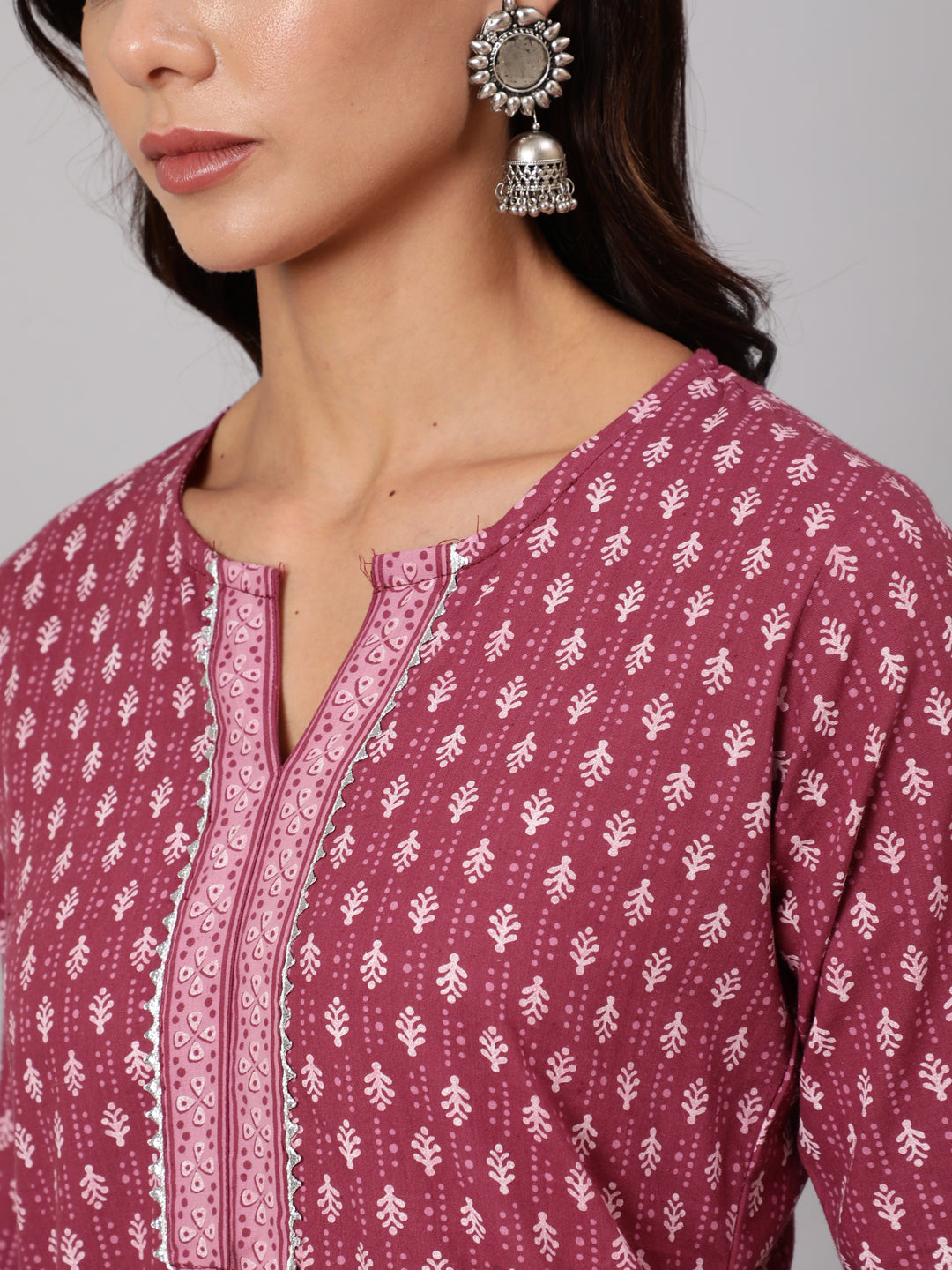 Mauve Printed Straight kurta With Three Quarter Sleeves