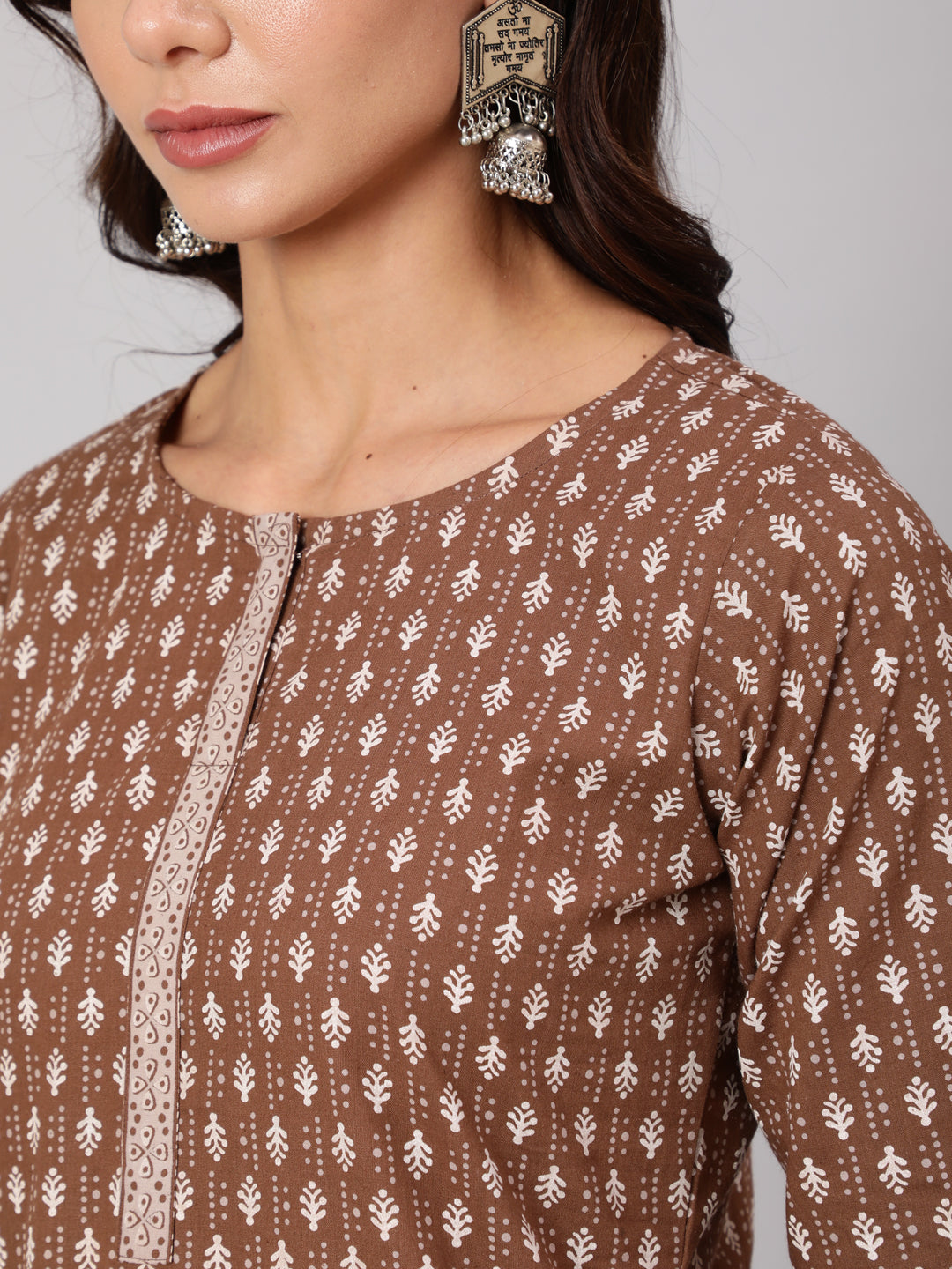 Brown Printed Straight kurta With Three Quarter Sleeves