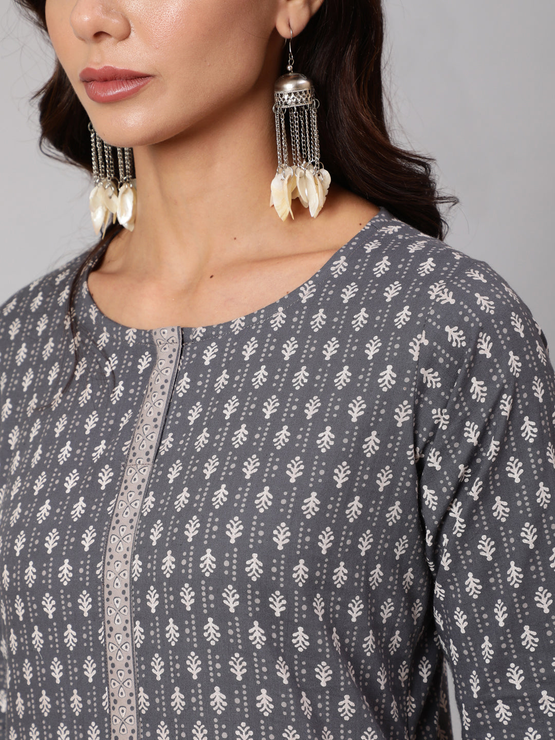Grey Printed Straight kurta With Three Quarter Sleeves