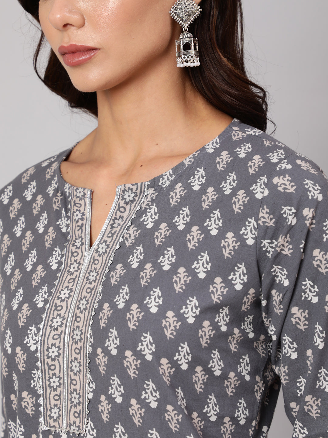 Grey Printed Straight kurta With Three Quarter Sleeves