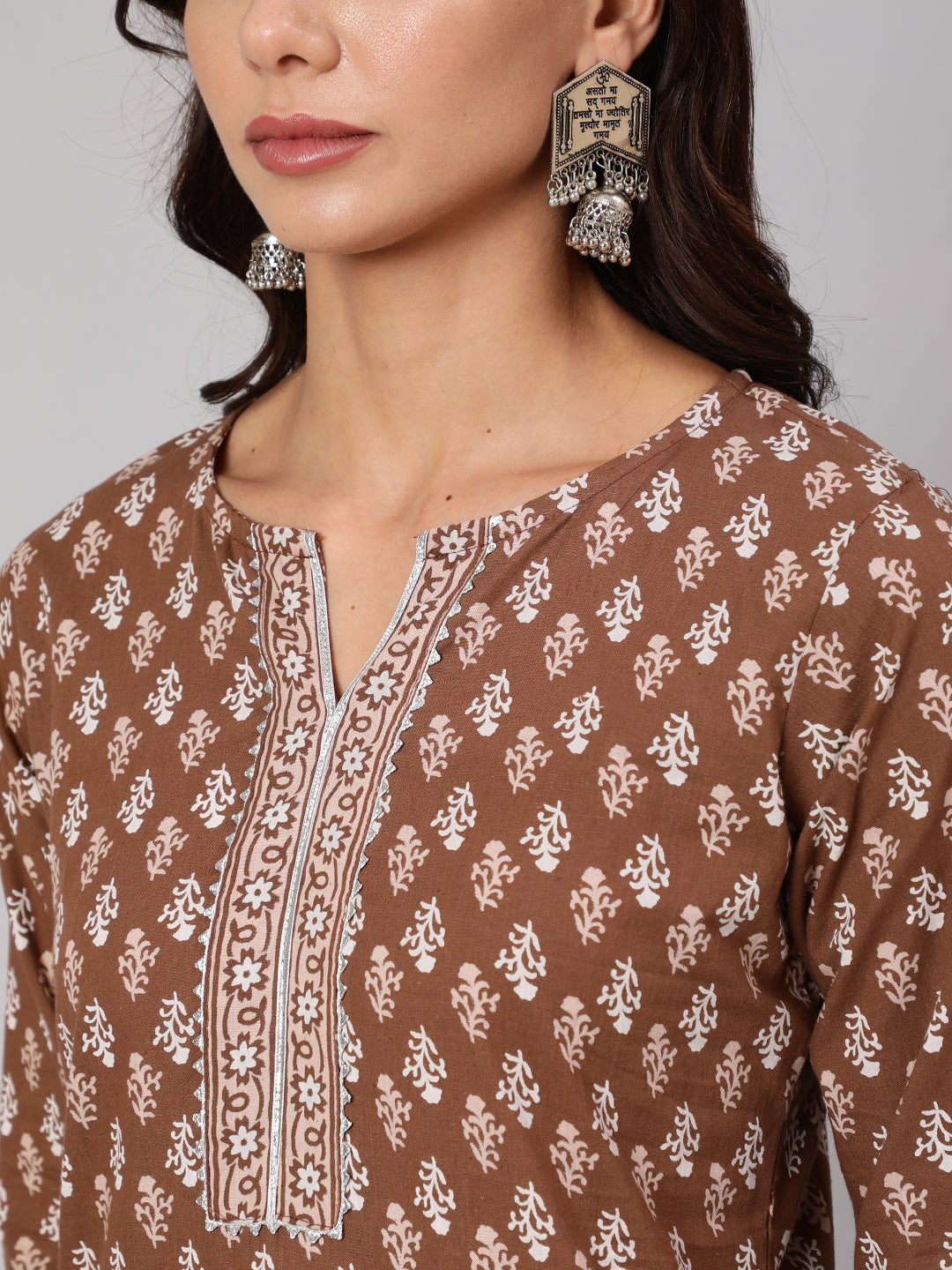 Brown Printed Straight kurta With Three Quarter Sleeves