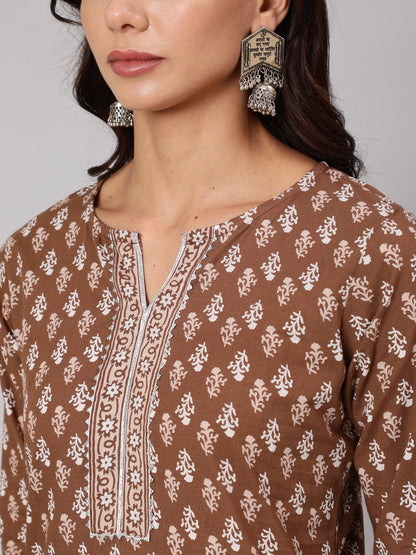 Brown Printed Straight kurta With Three Quarter Sleeves