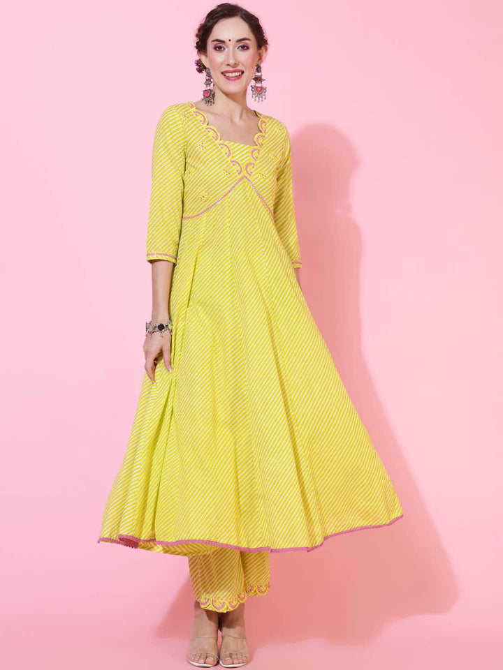 Cotton  Calf Length Printed Flared 3/4 sleeves V neck Kurta Bottom Dupatta Set