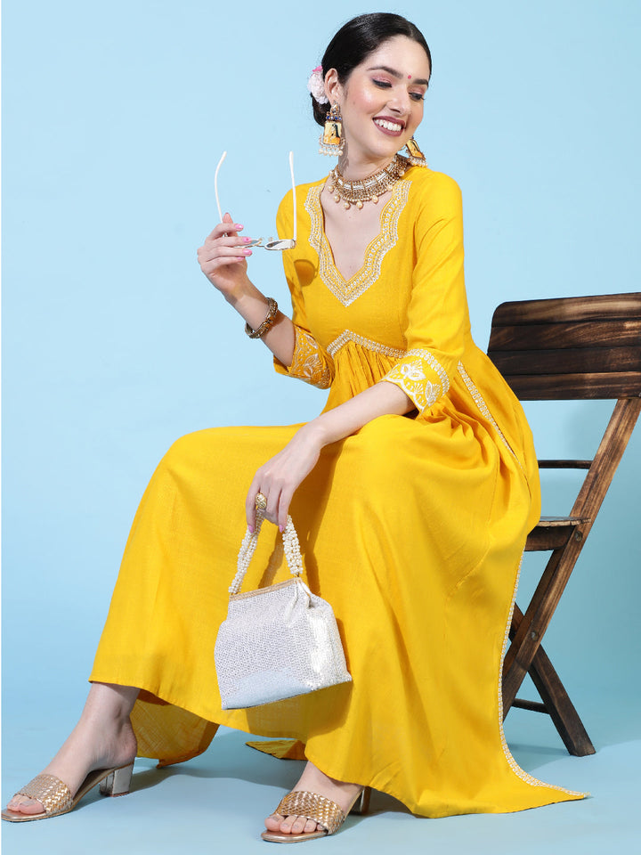 Rayon  Calf Length Solid Flared 3/4 Sleeve V-Neck Kurta Bottom Set