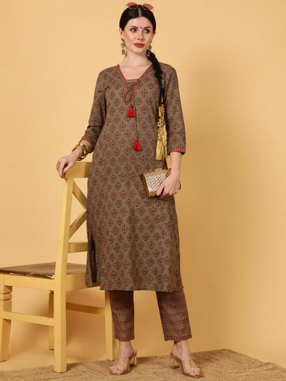 Rayon  Calf Length Printed Straight 3/4 Sleeves V-Neck kurta Bottom Set