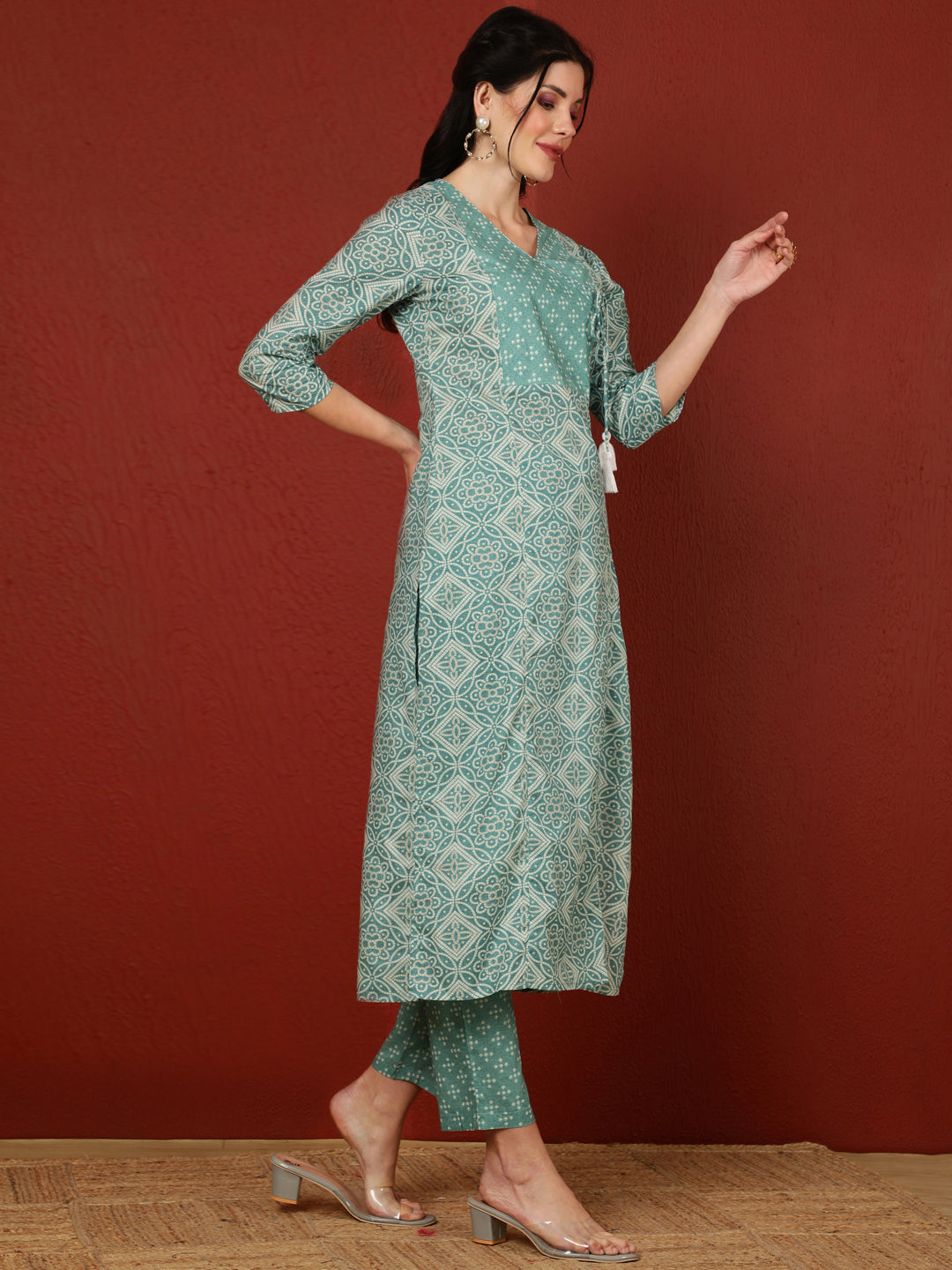 Cotton Calf Length Printed Straight 3/4 Sleeves V-Neck Kurta Bottom Set