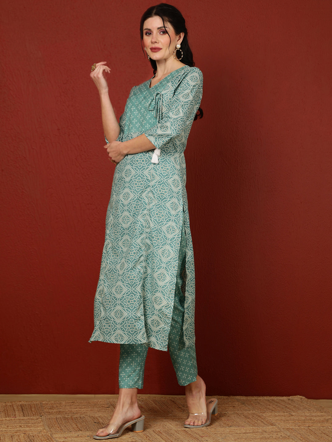 Cotton Calf Length Printed Straight 3/4 Sleeves V-Neck Kurta Bottom Set