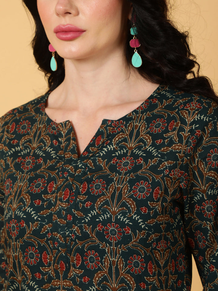 Cotton  Crop Length Printed Regular 3/4 Sleeves Round Top