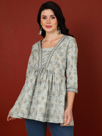 Cotton  Crop Length Printed Flared 3/4 Sleeves V-Neck Top