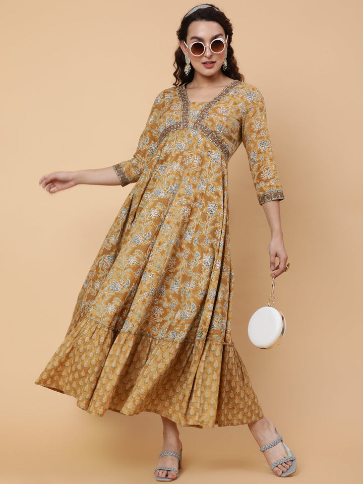 Cotton Ankle Printed Flared 3/4 Sleeve V Kurta