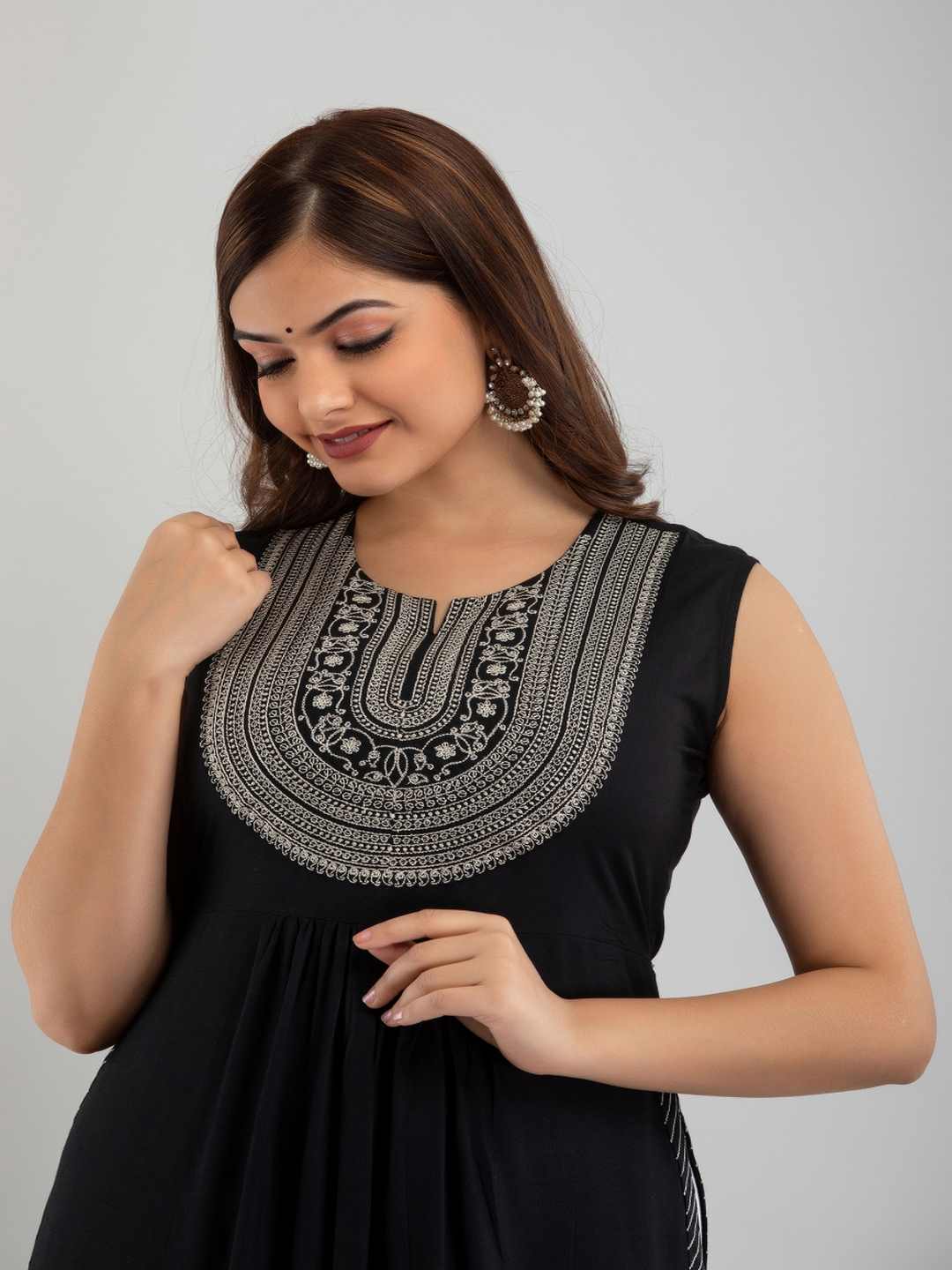 Rayon Embroidered Front slit Sleeveless Round Neck Calf Kurta