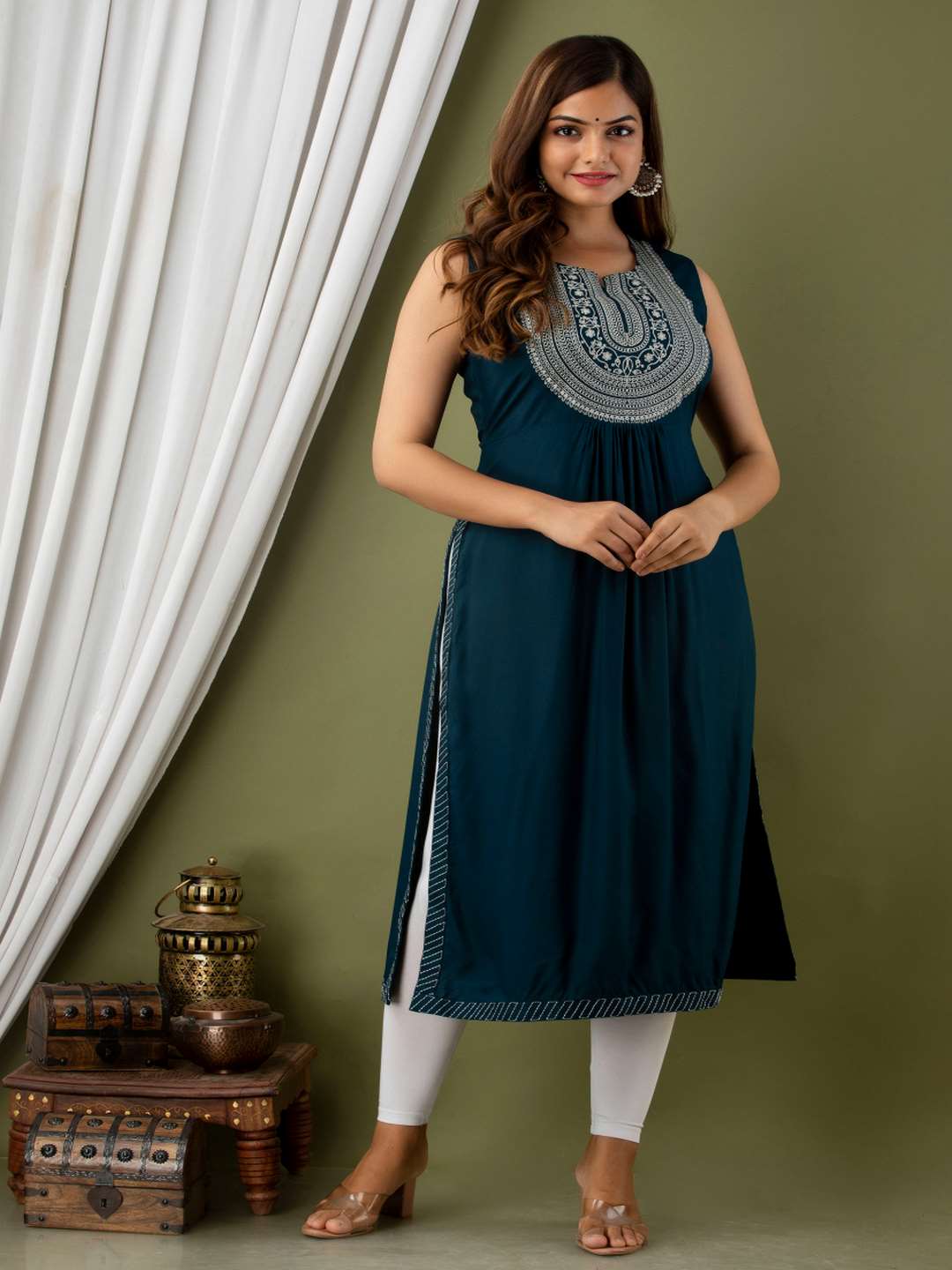 Solid Embroidered Sleeveless Straight Calf Length Kurta