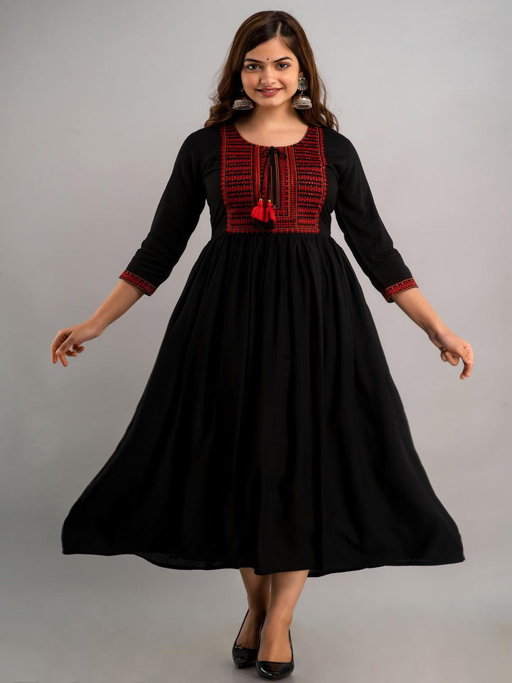 Embroidered Flared Round Neck 3/4 Sleeve Calf Length Viscose Rayon Kurta