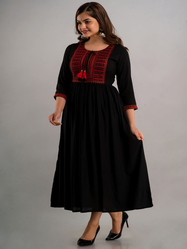 Embroidered Flared Round Neck 3/4 Sleeve Calf Length Viscose Rayon Kurta