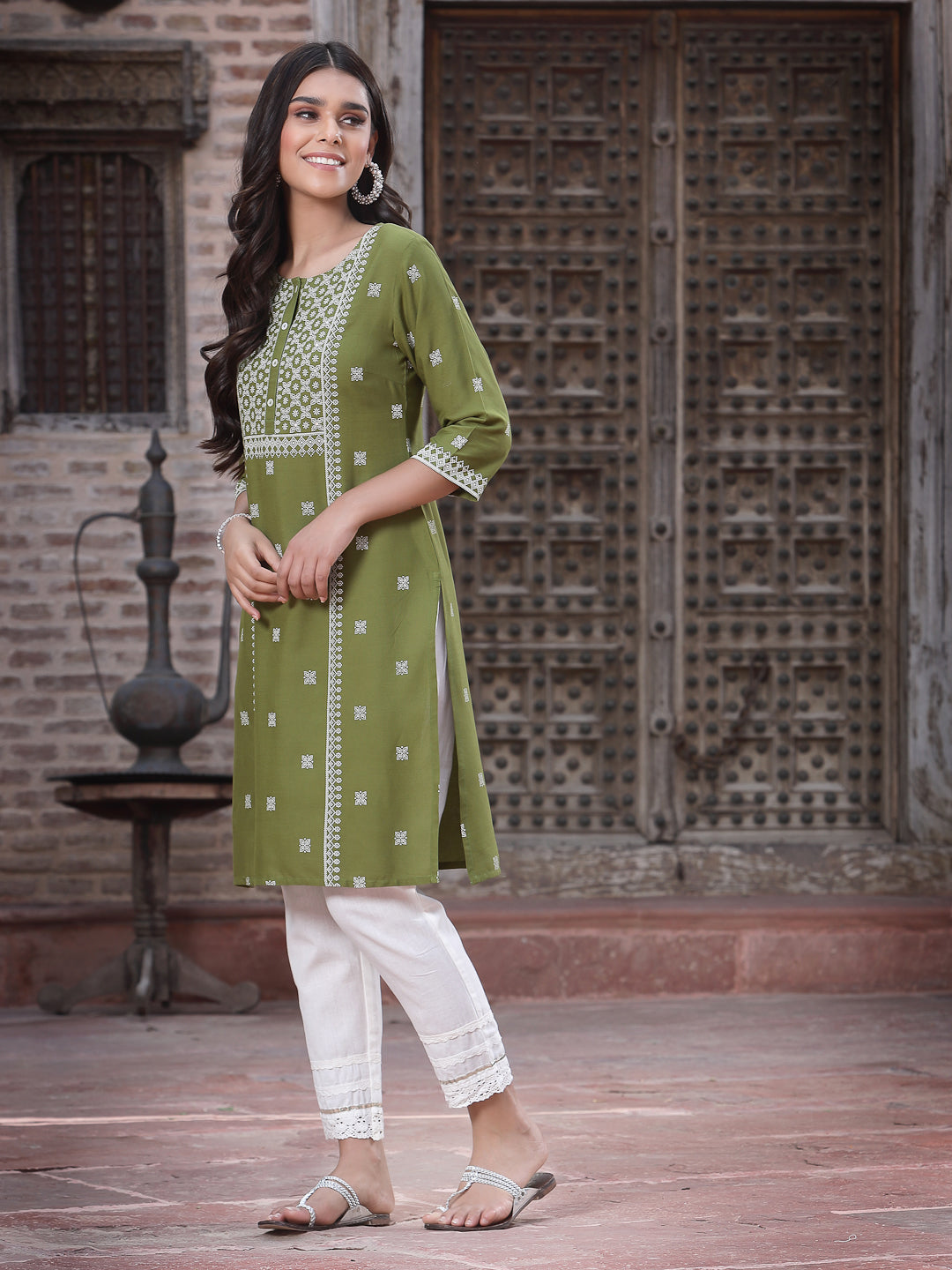 Green Rayon Placement Print Straight Kurta