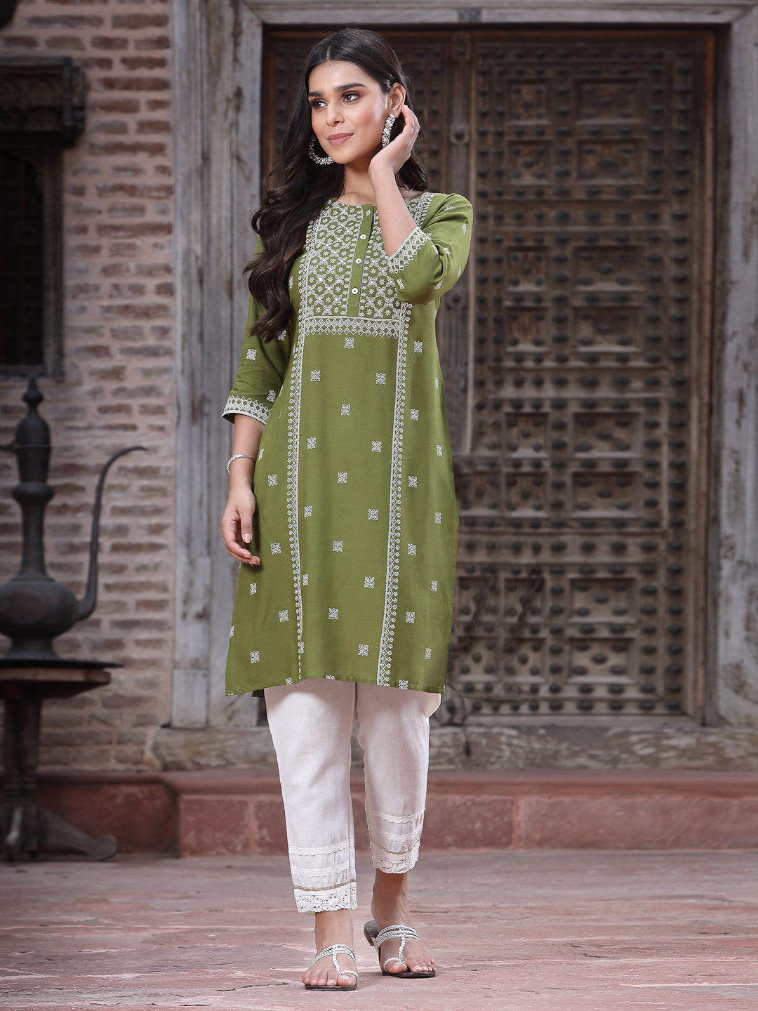 Green Rayon Placement Print Straight Kurta