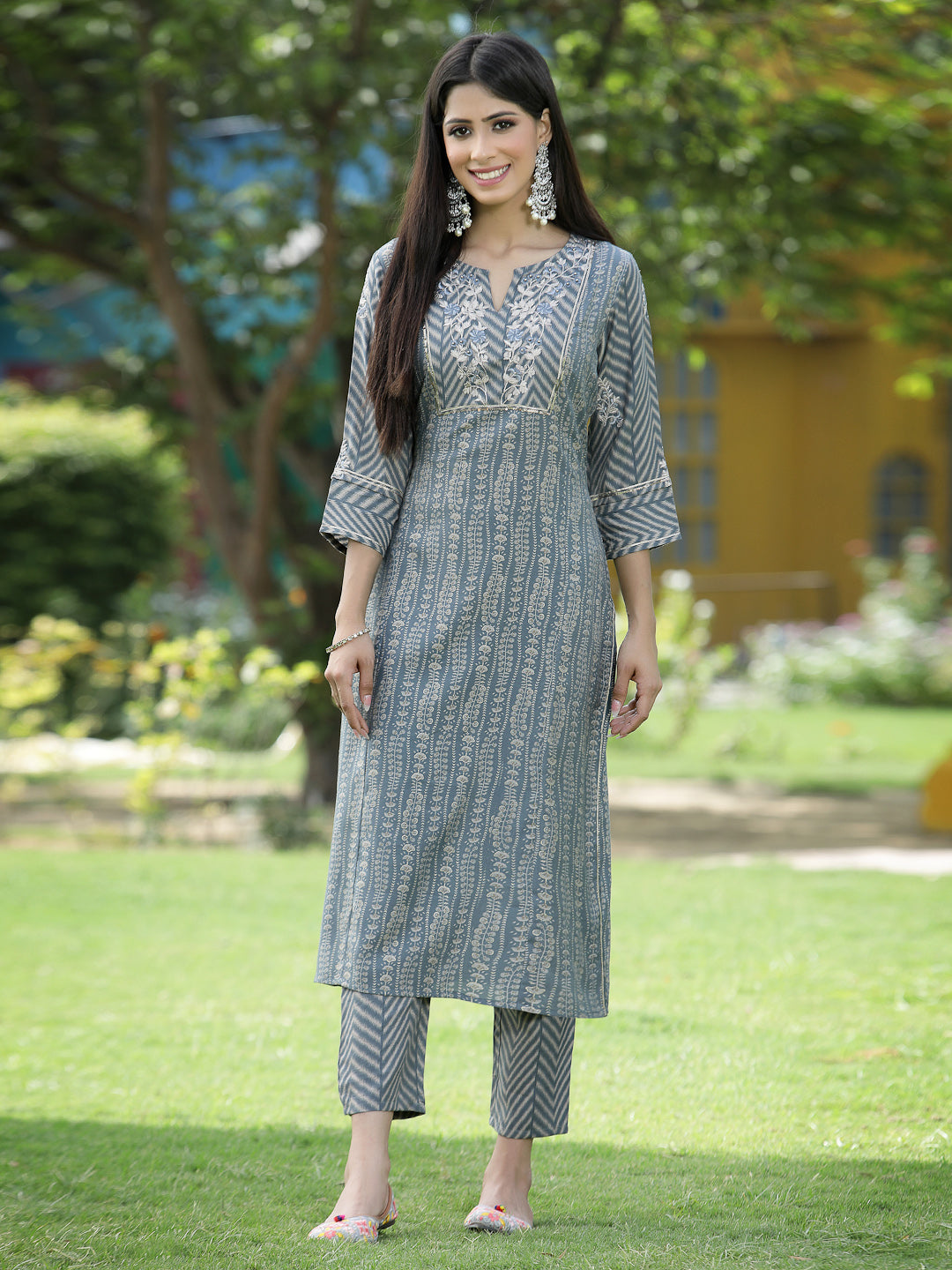 Grey Muslin Festive Printed Straight Skd