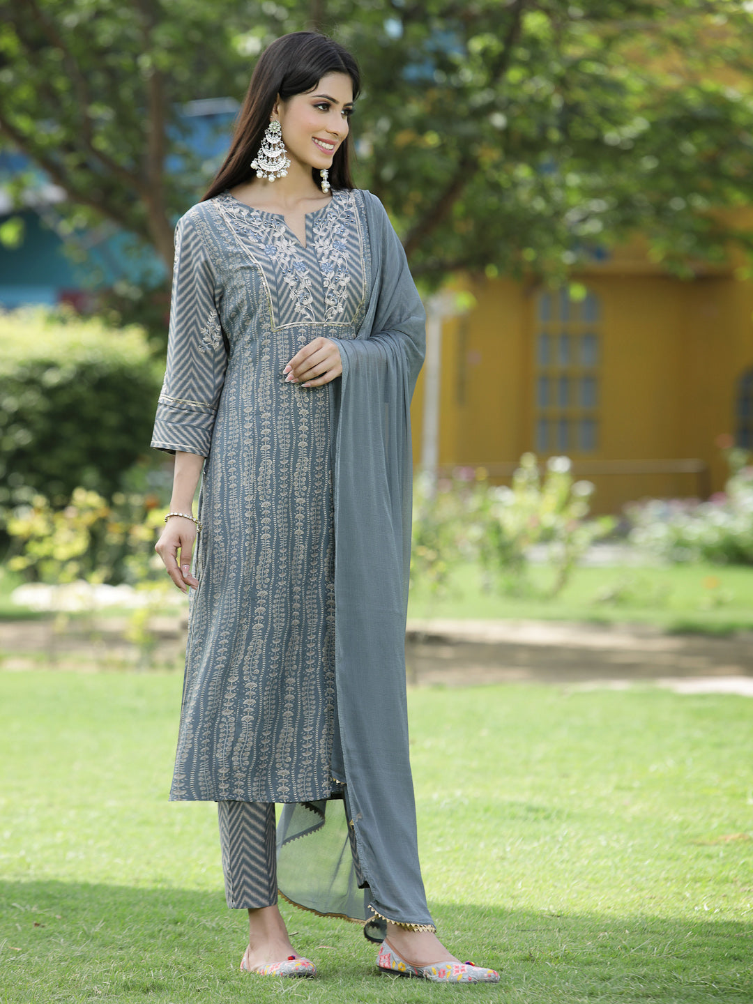 Grey Muslin Festive Printed Straight Skd