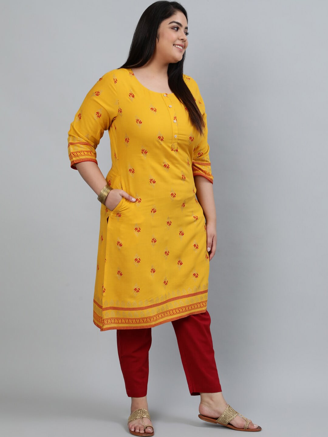 Plus Size Women Yellow & Gold Printed Staright Kurta With Three Quarter Sleeves