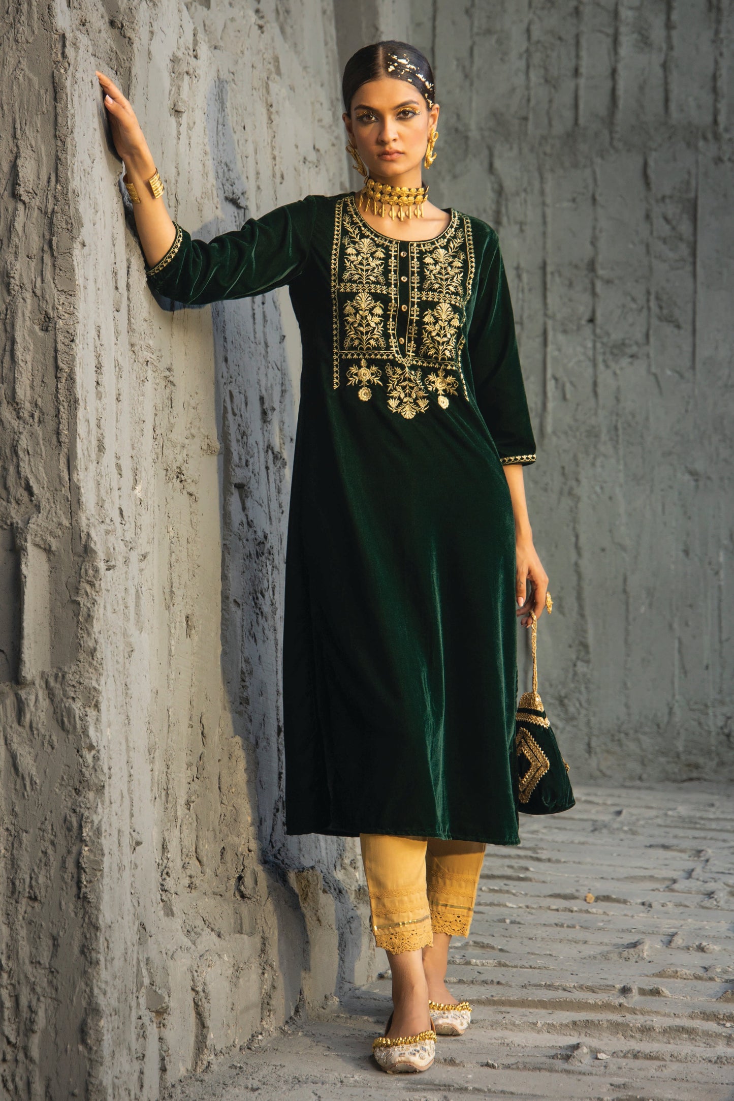 Green Velvet Festive Solid Embroidered Straight Kurta